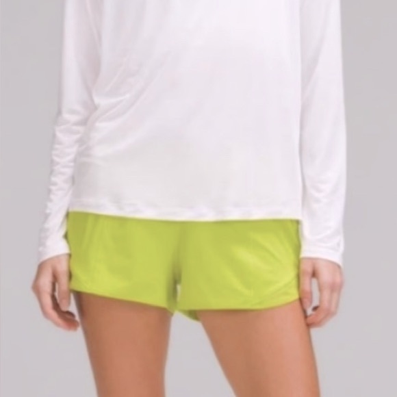 NWT✨Lululemon Hotty Hot Low-Rise Lined Short 2.5" Sz 10 Retail $68 Yellow Green - Picture 4 of 4